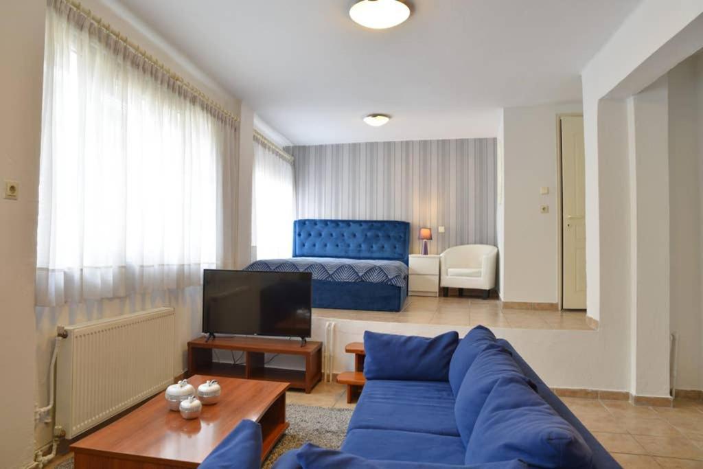 A Modern Bright Studio In The Center Of カストリア エクステリア 写真